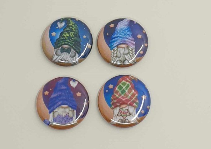 4 badges, 25mm de diamètre - Gnome 