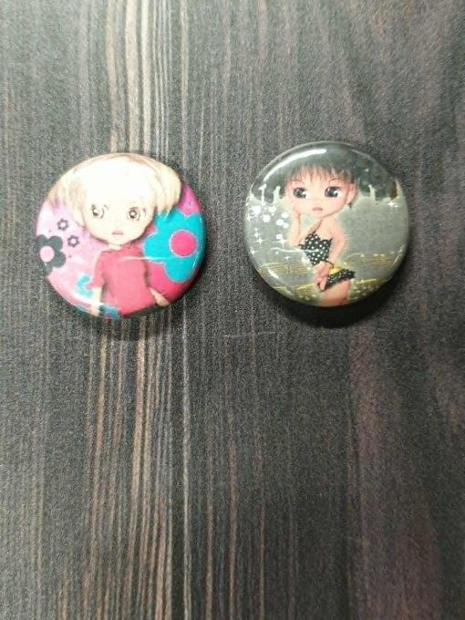 2 badges, 25mm de diamètre - Pin'up