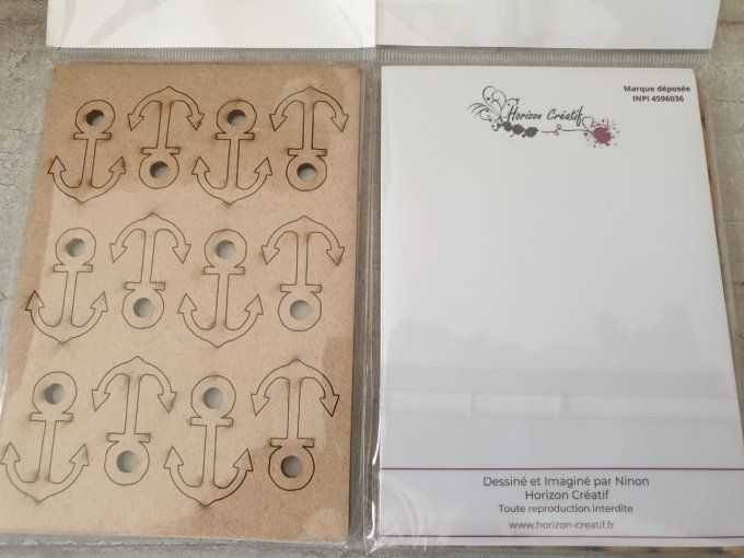 12 flipettes en bois (mdf), en forme d'ancre, à customiser, à fixer avec une attache parisienne