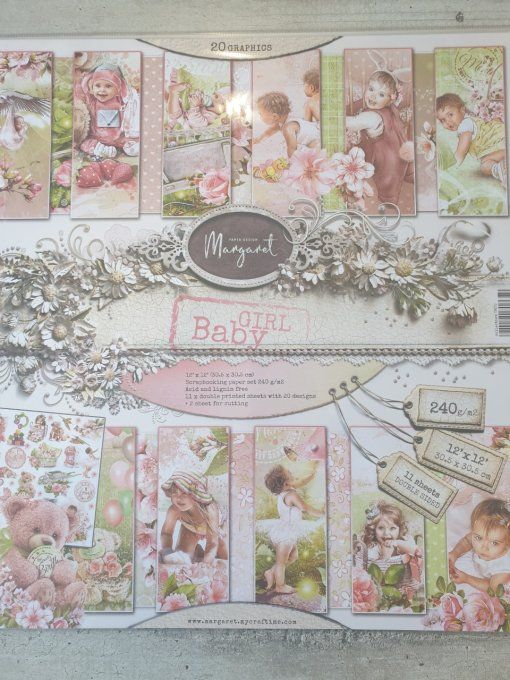 Lot N°5 - Baby girl