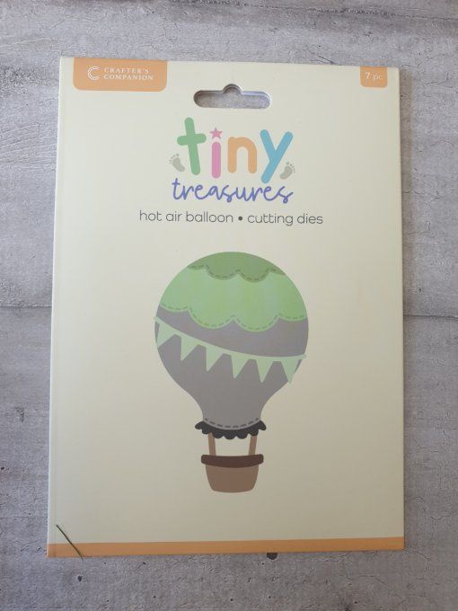 Lot N°17 - Tiny treasures (crafter's companion)