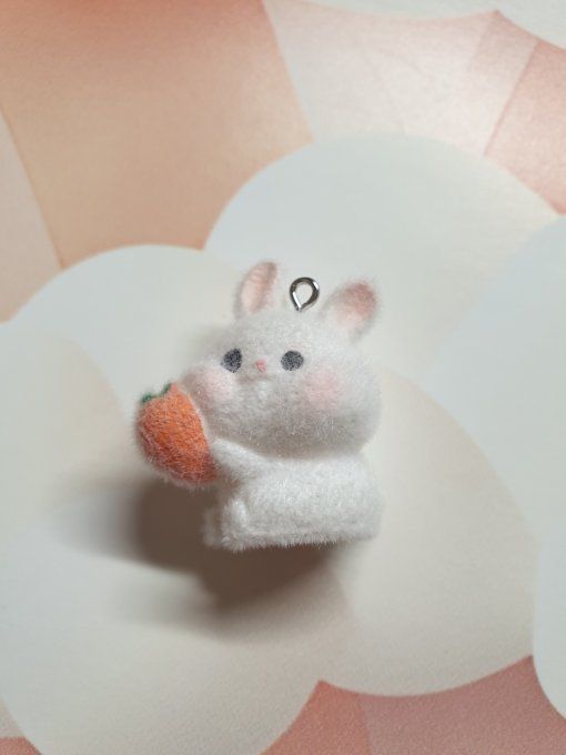 Breloque Lapin, touché velours, vendu à l'unité