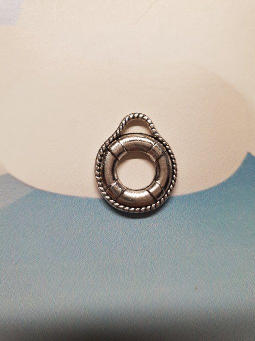 Breloque en métal argenté, bouée, dimension : 2.2x1.8cm environ , à l'unité