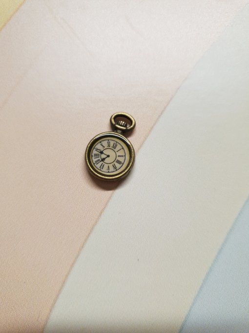 Breloque en métal couleur bronze, Montre à gousset, dimension : 1.7x1.1cm environ , à l'unité