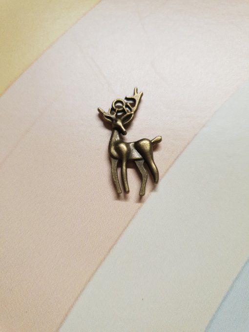 Breloque en métal couleur bronze, Cerf, dimension : 2.8x1.4cm environ, à l'unité