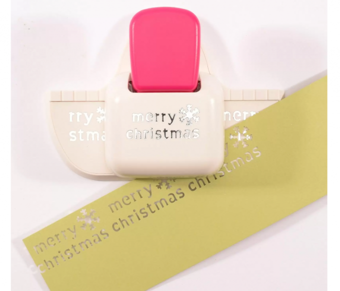 Perforatrice merry christmas - dimension de la découpe : 3x6.4cm