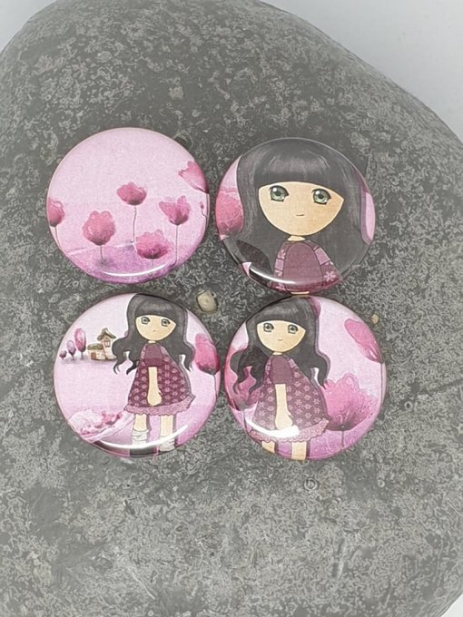 4 badges, 25mm de diamètre - Petite Fille
