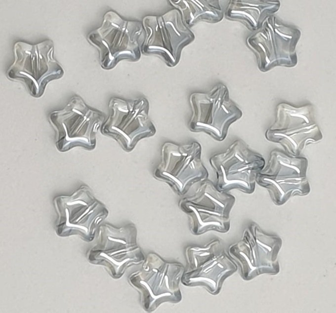 10 Perles en verre translucides en forme d'étoile, dimension : 8x8.5x4mm