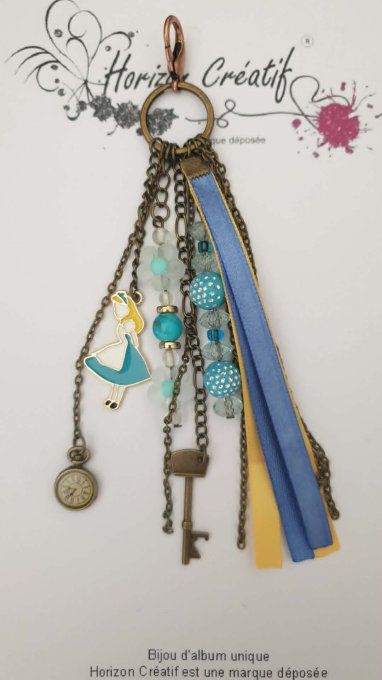 Bijou d'album et/ou porte-clés : Petite fille, fait-main by Ninon (modèle unique)