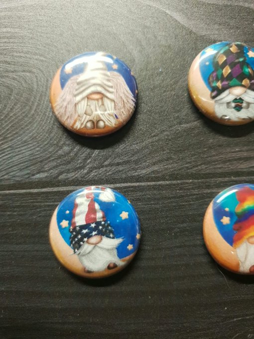 6 badges, 25mm de diamètre - Gnome