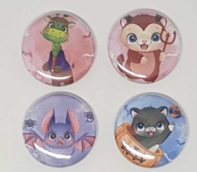 4 badges, 25mm de diamètre - Halloween