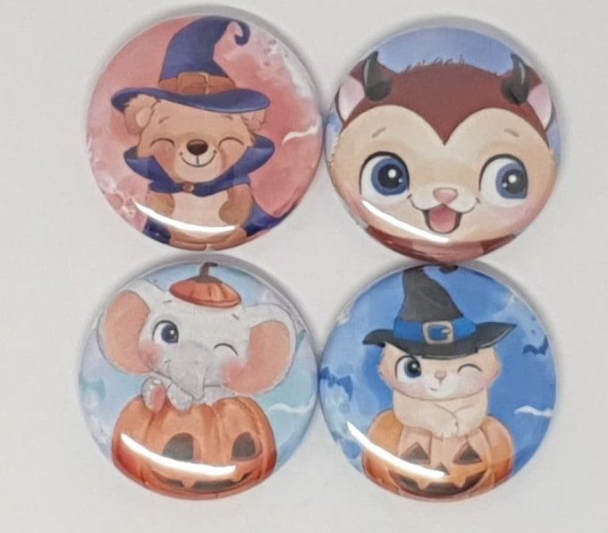 4 badges, 25mm de diamètre - Halloween