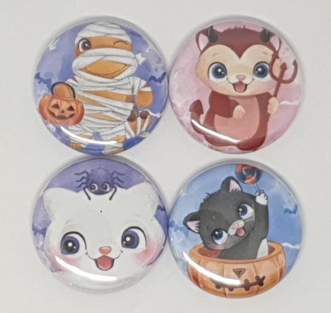 4 badges, 25mm de diamètre - Halloween 