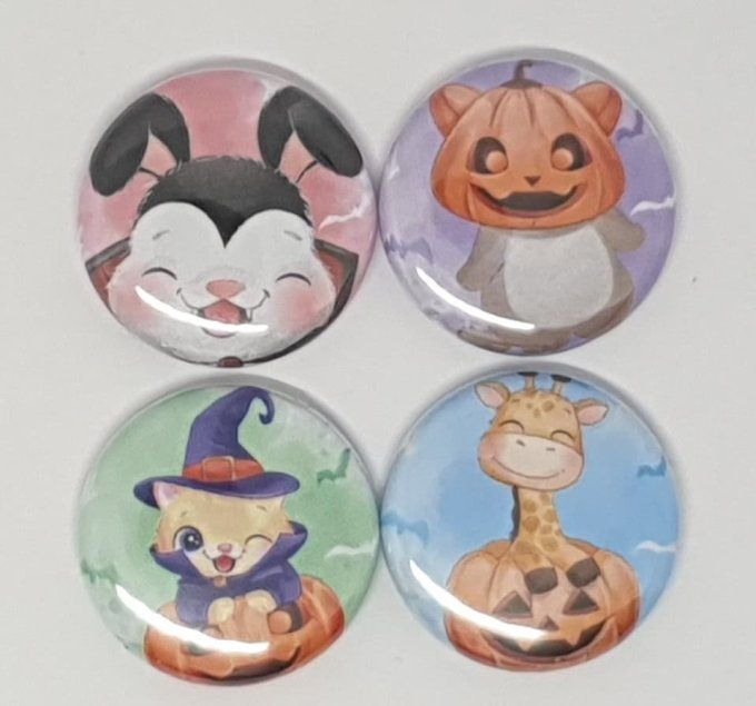 4 badges, 25mm de diamètre - Halloween