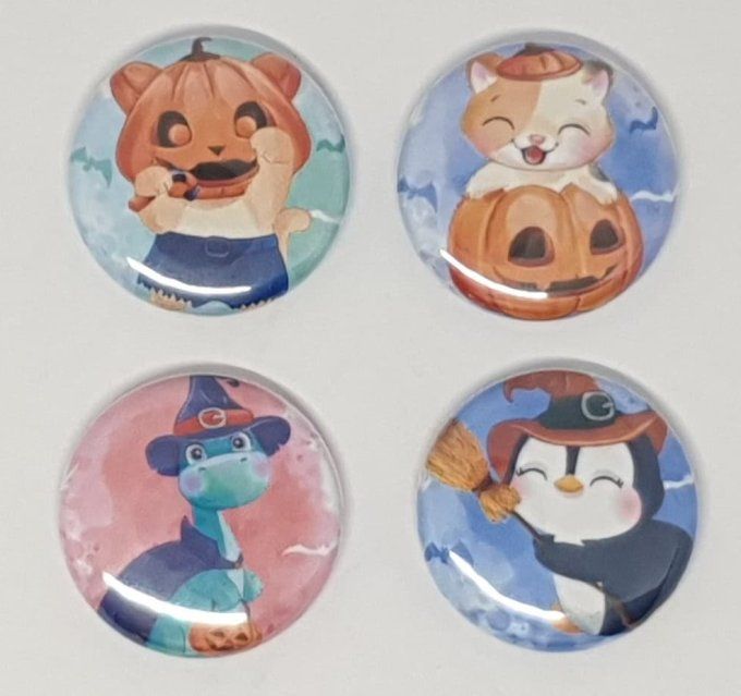 4 badges, 25mm de diamètre - Halloween