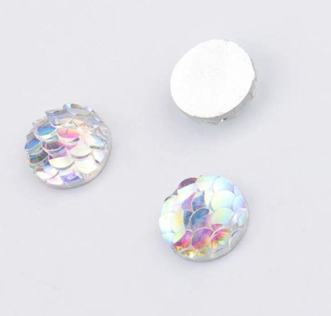 Cabochon, queue de sirène, arc en ciel irisé, à l'unité - diamètre : 10mm, épaisseur 3mm