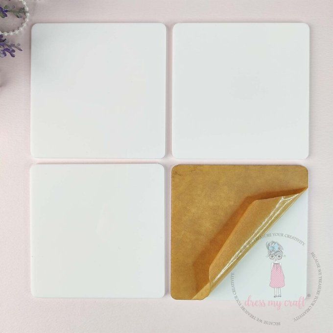 4 Supports carrés en acrylique à customiser, dimension 10cm de côté environ épaisseur 3mm environ