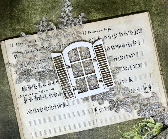 Chipboard, Petite fenêtre, à monter, collection : In Silence (dimension : 8x9cm)