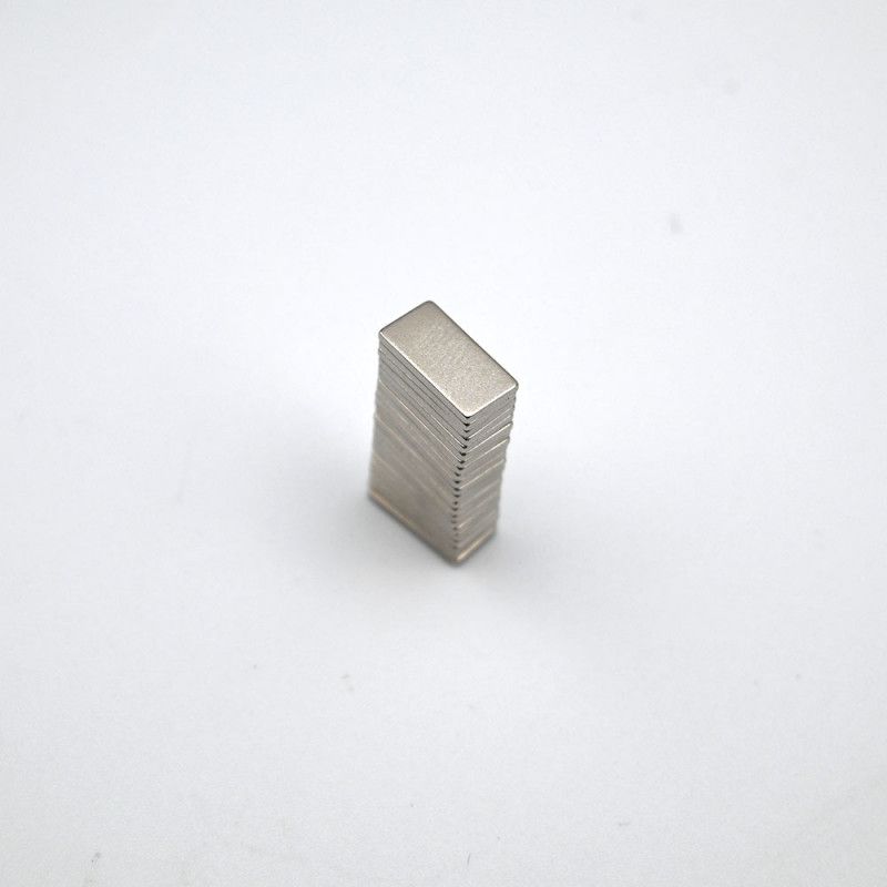 Aimant rectangle à l'unité, Dimension : 40x10mm, épaisseur 1mm - néodyme  N35 - A L'UNITE
