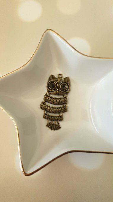 Breloque en métal couleur bronze, forme de chouette, dimension : 5x2cm environ, à l'unité 