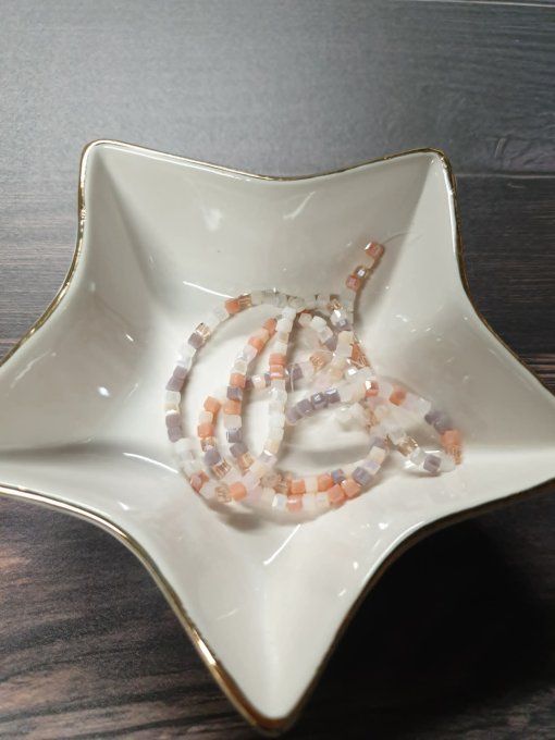 Petites perles en verre carrées légèrement brillantes, mélange de couleur : gris/blanc/rose, x20