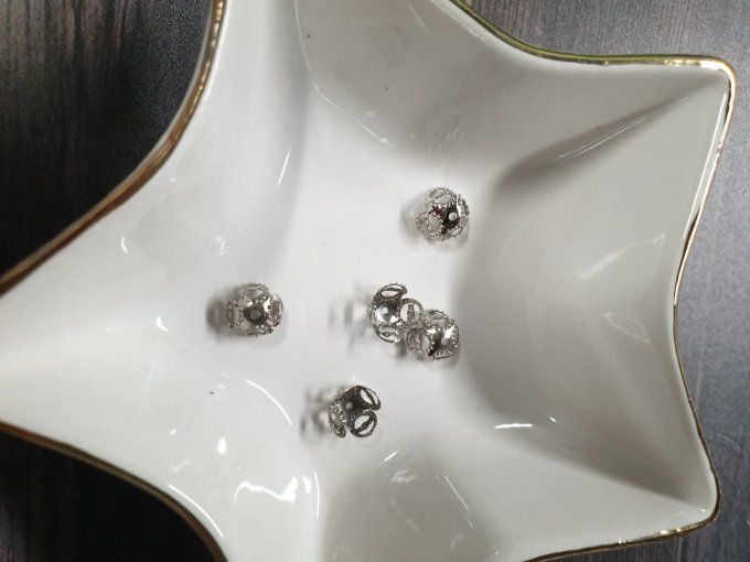 Calottes en métal couleur argentée, pour perles de diamètre 10/12mm - lot de 50 unités 