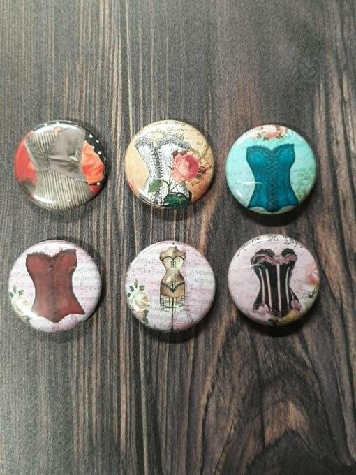 6 badges, 25mm de diamètre - Corset