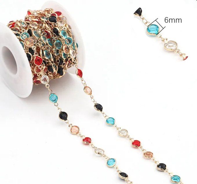 Chaîne en métal doré avec strass colorés - 50cm 