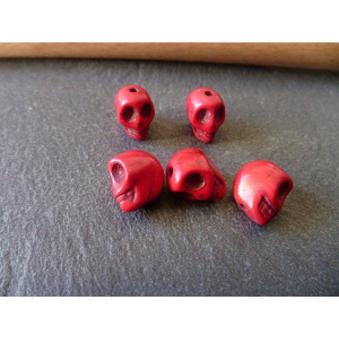 Perles Crâne, howlite, rouge légèrement marbré, x10