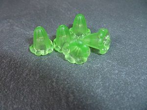Perles, lucite, en forme de fleur (clochette), vert, x2