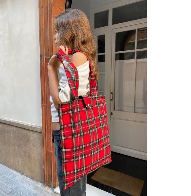 Sac shopping - création artisanale - tartan rouge - dimension : 34x38cm environ 