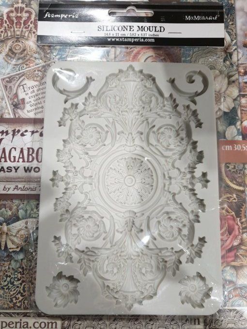 Lot N°8 - Sir Vagabond in fantasy land (stamperia)