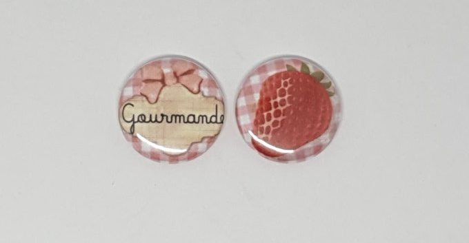 2 badges, 25mm de diamètre - Gourmande (fraise)