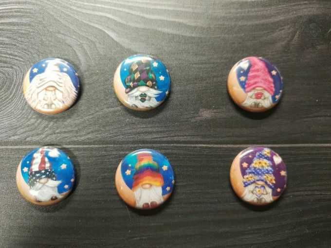 6 badges, 25mm de diamètre - Gnome